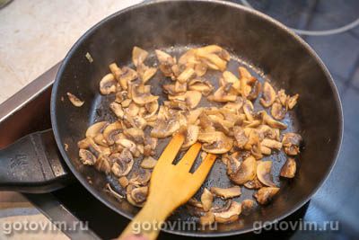 Круассаны из готового слоеного теста с курицей и грибами Круассаны из готового слоеного теста с курицей и грибами