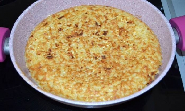 
Омлет с сыром на сковороде — 7 пошаговых рецептов с добавками с фотографиями	