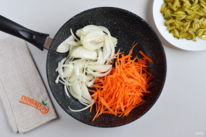 Суп с фасолью и огурцами Суп с фасолью и огурцами