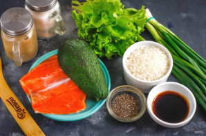 Боул с лососем и авокадо Боул с лососем и авокадо