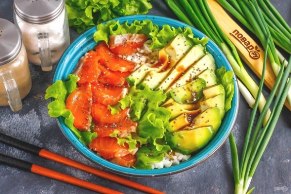 Боул с лососем и авокадо Боул с лососем и авокадо