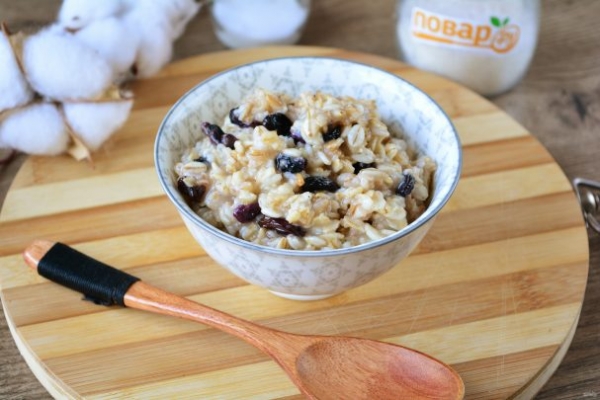 Овсяная каша с изюмом Овсяная каша с изюмом