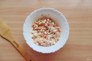 Салат с крабовыми палочками за 5 минут Салат с крабовыми палочками за 5 минут