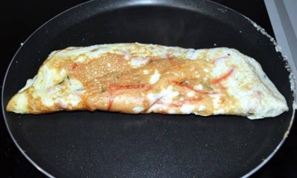 
Омлет с сыром на сковороде — 7 пошаговых рецептов с добавками с фотографиями	