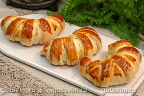 Круассаны из готового теста с курицей и сыром Круассаны из готового теста с курицей и сыром