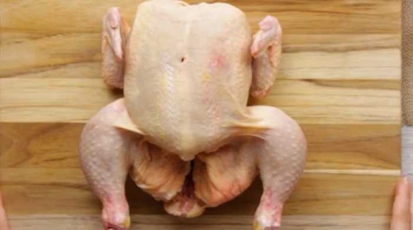 Сочная курица целиком в духовке с хрустящей корочкой
Сочная курица целиком в духовке с хрустящей корочкой