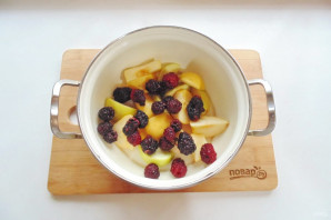 Компот из ежевики и яблок