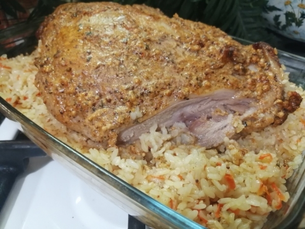 Мясо в духовке с сырым рисом Мясо в духовке с сырым рисом