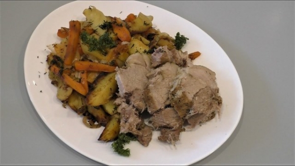 Мясо запеченное с овощами в духовке (мультиварке)