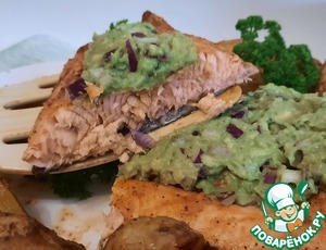 Нежное филе лосося с топпингом из авокадо Нежное филе лосося с топпингом из авокадо