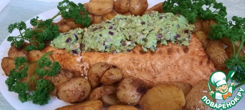 Нежное филе лосося с топпингом из авокадо Нежное филе лосося с топпингом из авокадо