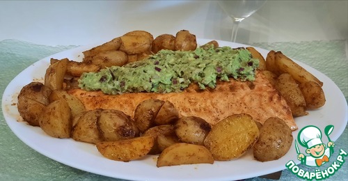 Нежное филе лосося с топпингом из авокадо Нежное филе лосося с топпингом из авокадо