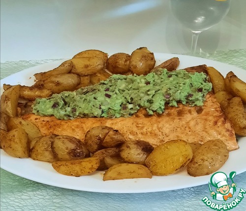 Нежное филе лосося с топпингом из авокадо Нежное филе лосося с топпингом из авокадо