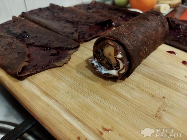 Рецепт: Блинный торт с творожным кремом - протёртая черная смородина, шоколадная глазурь, орехи и много эмоций Рецепт: Блинный торт с творожным кремом - протёртая черная смородина, шоколадная глазурь, орехи и много эмоций