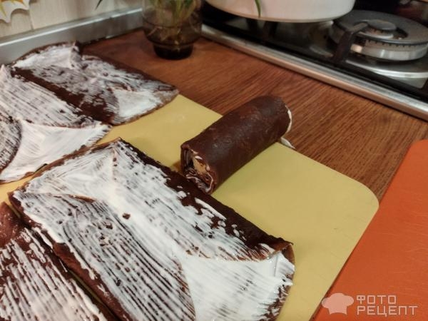 Рецепт: Блинный торт с творожным кремом - протёртая черная смородина, шоколадная глазурь, орехи и много эмоций Рецепт: Блинный торт с творожным кремом - протёртая черная смородина, шоколадная глазурь, орехи и много эмоций