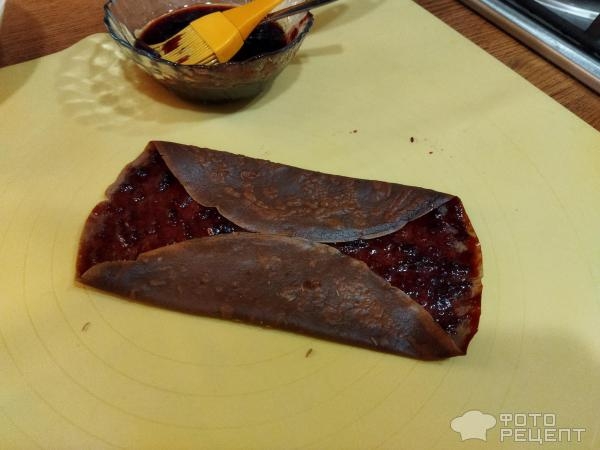 Рецепт: Блинный торт с творожным кремом - протёртая черная смородина, шоколадная глазурь, орехи и много эмоций Рецепт: Блинный торт с творожным кремом - протёртая черная смородина, шоколадная глазурь, орехи и много эмоций