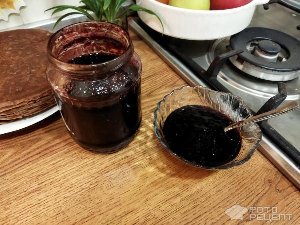 Рецепт: Блинный торт с творожным кремом - протёртая черная смородина, шоколадная глазурь, орехи и много эмоций Рецепт: Блинный торт с творожным кремом - протёртая черная смородина, шоколадная глазурь, орехи и много эмоций