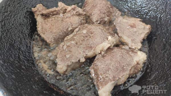 Рецепт: Говядина тушеная - с картофелем, белыми грибами и молоком