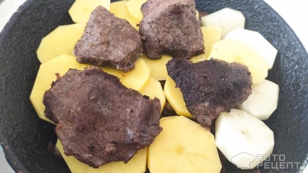 Рецепт: Говядина тушеная - с картофелем, белыми грибами и молоком