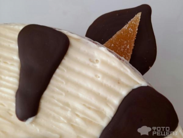 Рецепт: Торт "Кошечка" на день рождения девочке - Бисквитный торт "Кошечка" с масляным кремом и черешней. И кексы "Кошачьи лапки". Рецепт: Торт "Кошечка" на день рождения девочке - Бисквитный торт "Кошечка" с масляным кремом и черешней. И кексы "Кошачьи лапки".