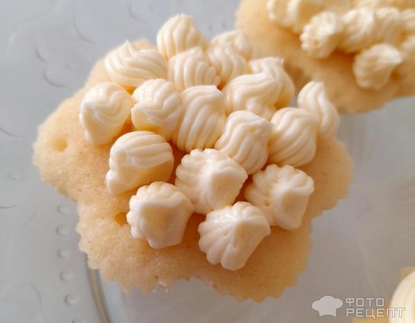 Рецепт: Торт "Кошечка" на день рождения девочке - Бисквитный торт "Кошечка" с масляным кремом и черешней. И кексы "Кошачьи лапки". Рецепт: Торт "Кошечка" на день рождения девочке - Бисквитный торт "Кошечка" с масляным кремом и черешней. И кексы "Кошачьи лапки".