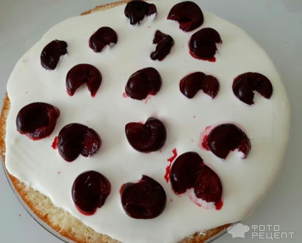 Рецепт: Торт "Кошечка" на день рождения девочке - Бисквитный торт "Кошечка" с масляным кремом и черешней. И кексы "Кошачьи лапки". Рецепт: Торт "Кошечка" на день рождения девочке - Бисквитный торт "Кошечка" с масляным кремом и черешней. И кексы "Кошачьи лапки".