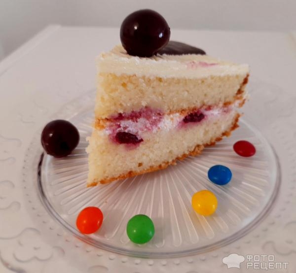 Рецепт: Торт "Кошечка" на день рождения девочке - Бисквитный торт "Кошечка" с масляным кремом и черешней. И кексы "Кошачьи лапки". Рецепт: Торт "Кошечка" на день рождения девочке - Бисквитный торт "Кошечка" с масляным кремом и черешней. И кексы "Кошачьи лапки".