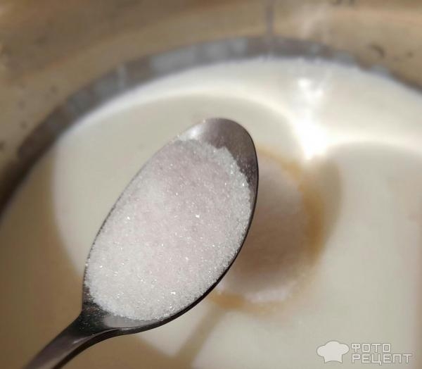 Рецепт: Торт "Кошечка" на день рождения девочке - Бисквитный торт "Кошечка" с масляным кремом и черешней. И кексы "Кошачьи лапки". Рецепт: Торт "Кошечка" на день рождения девочке - Бисквитный торт "Кошечка" с масляным кремом и черешней. И кексы "Кошачьи лапки".