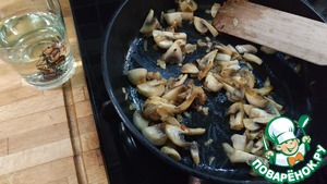 Сибас с белым вином и грибами Сибас с белым вином и грибами