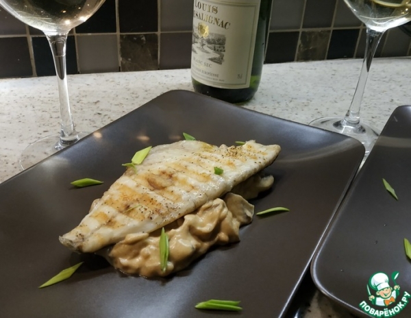 Сибас с белым вином и грибами Сибас с белым вином и грибами