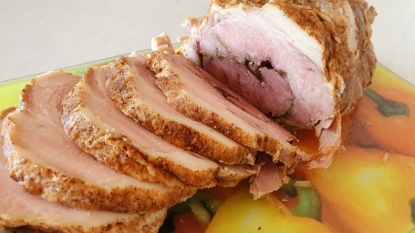 Запеченное мясо целым куском со специями и чесноком! Запеченное мясо целым куском со специями и чесноком!