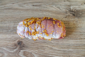 Рулет из свинины в духовке в рукаве