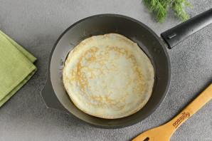 Блинный торт со шпротами