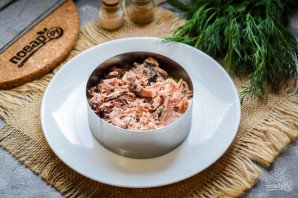 Слоеный салат с тунцом и картофелем Слоеный салат с тунцом и картофелем