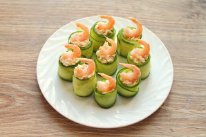 Рулетики из огурцов с креветками Рулетики из огурцов с креветками