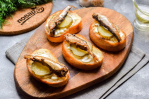 Советские бутерброды со шпротами Советские бутерброды со шпротами