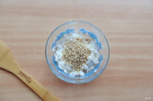 Рулетики из баклажанов с творогом и грецкими орехами