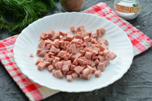 "Оливье" с яблоком и колбасой "Оливье" с яблоком и колбасой