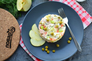 "Оливье" с яблоком и колбасой "Оливье" с яблоком и колбасой