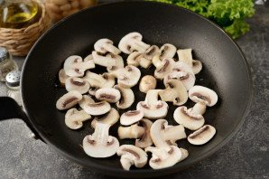 Салат с фасолью, ветчиной и грибами Салат с фасолью, ветчиной и грибами