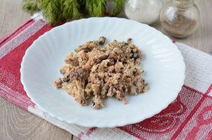 Салат с консервированной сайрой и яйцами Салат с консервированной сайрой и яйцами