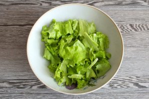 Салат с фасолью и консервированной горбушей Салат с фасолью и консервированной горбушей