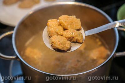 Бульон говяжий с овощными клецками Бульон говяжий с овощными клецками