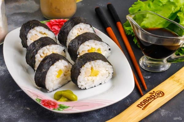 Роллы с курицей и ананасом Роллы с курицей и ананасом