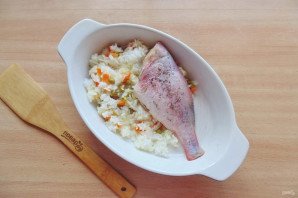 Морской окунь с рисом в духовке