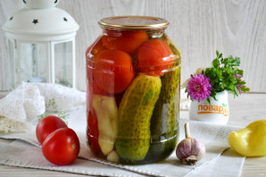 Маринованные огурцы и помидоры "Ассорти" Маринованные огурцы и помидоры "Ассорти"