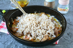 Перловка с куриной печенью Перловка с куриной печенью