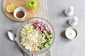 Салат с ветчиной и яйцами Салат с ветчиной и яйцами