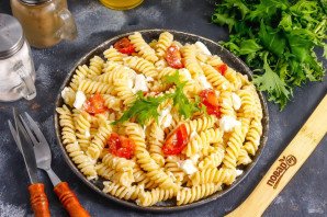 Паста с фетаксой и помидорами Паста с фетаксой и помидорами