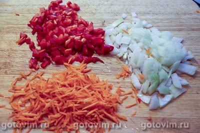 Рис с жареными колбасками и овощами Рис с жареными колбасками и овощами